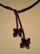 ガーネットの花のチョーカー