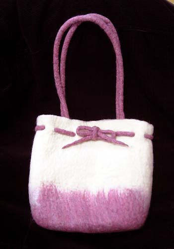羊毛フェルトのリボンバッグ　ピンク１