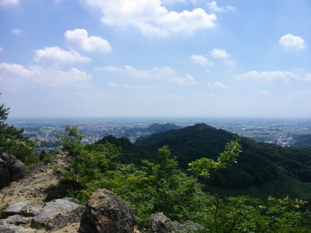 足利城より新田金山城.JPG