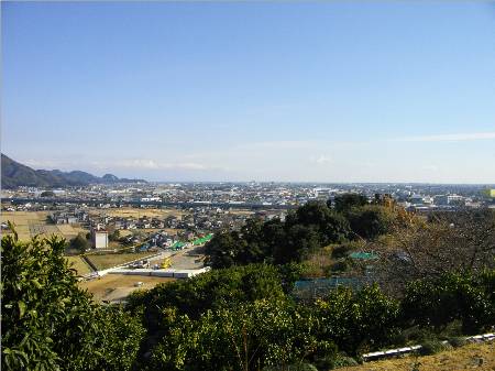 朝日山城より岡部宿.JPG