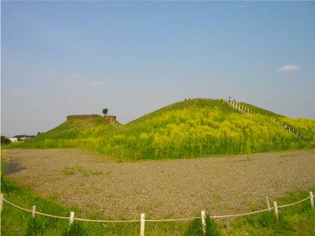 さきたま古墳群稲荷山古墳.JPG