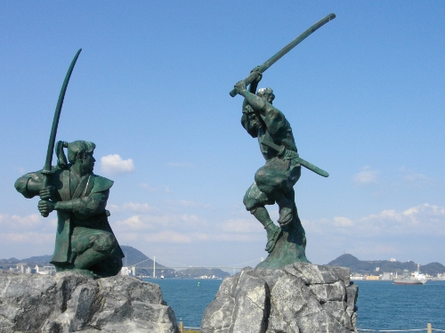 巌流島佐々木小次郎宮本武蔵碑 (500x374).jpg