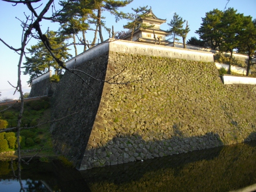 島原城 西の櫓石垣 (500x375).jpg