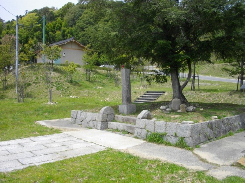 吉田郡山城毛利元就火葬場跡 (500x375).jpg