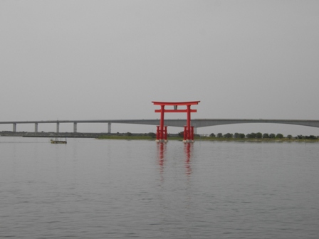 東海道舞阪宿浜名大橋と鳥居.JPG