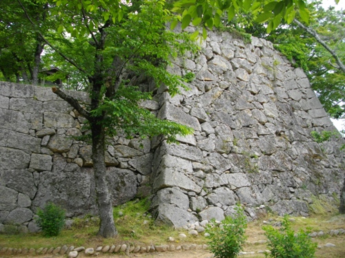 津山城太鼓櫓石垣.JPG