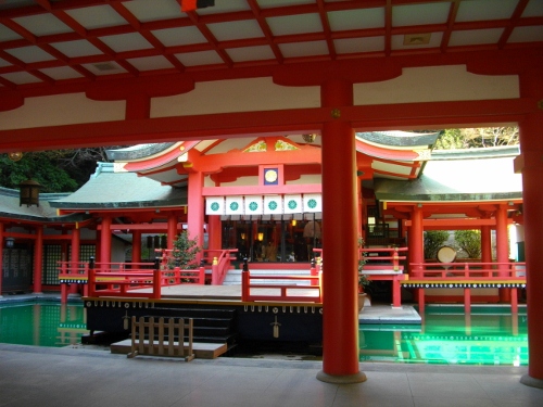 赤間神宮拝殿 (500x375).jpg