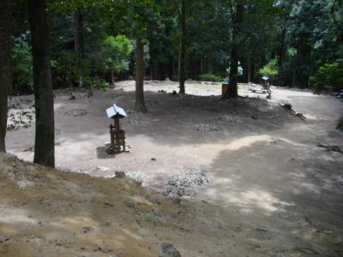 吉田郡山城二の丸 (500x375).jpg