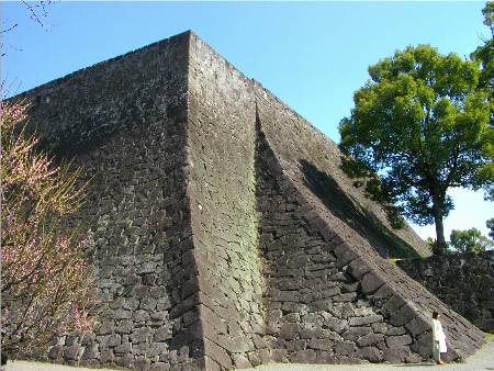 熊本城二様の石垣.JPG