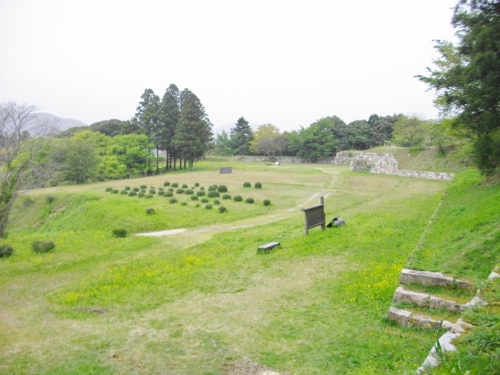 月山富田城山中御殿 (500x375).jpg