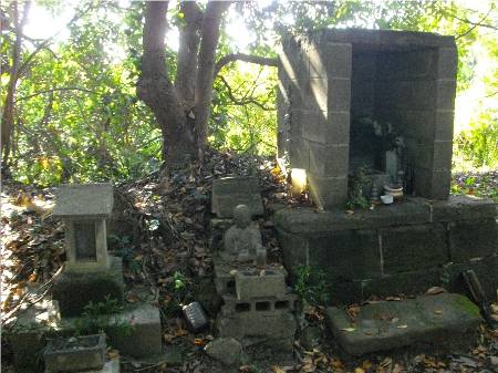 岡本城本丸祠.JPG