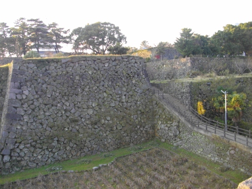 島原城本丸石垣 (2) (500x375).jpg