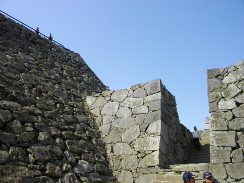 福岡城天守台鉄御門 (500x375).jpg