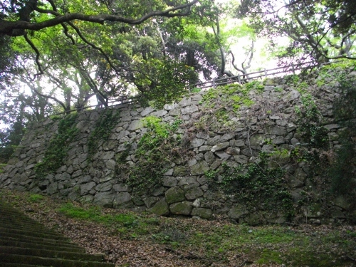 浜田城二の丸石垣 (500x375).jpg