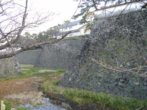 島原城本丸石垣 (6) (500x375).jpg