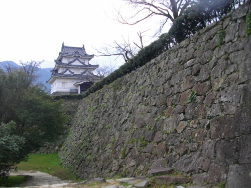 宇和島城本丸石垣 (500x375).jpg