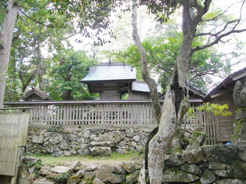 月山富田城本丸勝日高守神社 (500x375).jpg