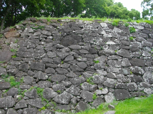 名護屋城大手門石垣 (500x375).jpg