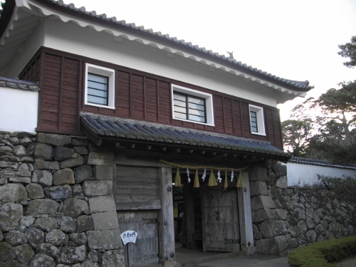 平戸城北虎口門 (500x375).jpg