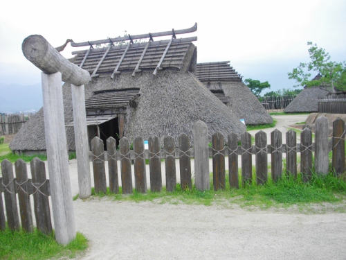 吉野ケ里南内郭王の家 (500x375).jpg