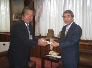 宮崎市長と砂浜会長.jpg