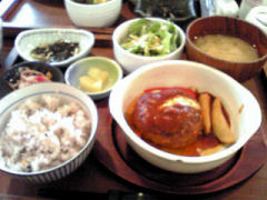 煮込みハンバーグ