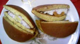 茂木一まる香本家 どら焼き2種 半分.JPG