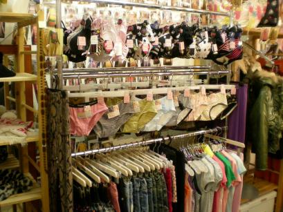 下着＆ショーパン、ミニスカコーナー