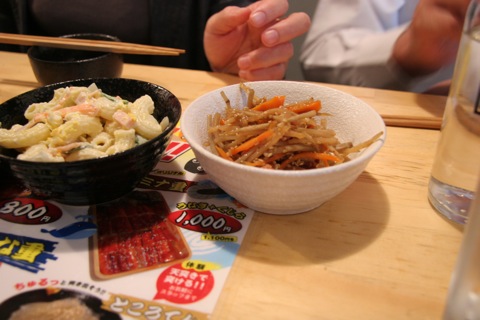 マカロニサラダときんぴらごぼう