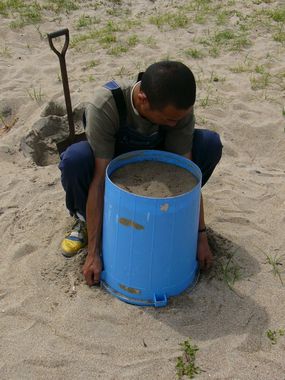 グッと持ち上げる