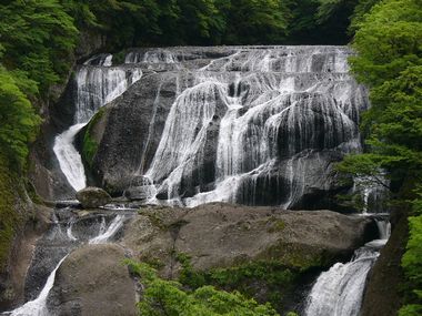 横幅７３メートル