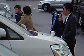車では吸わず外で吸う