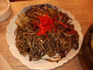 イカスミ焼きそば