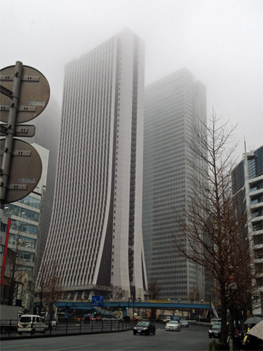 みぞれ振る新宿