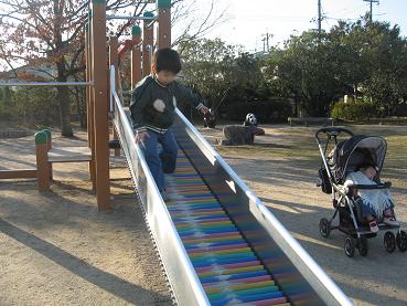 せんちゃん　遊具で遊ぶ　その２