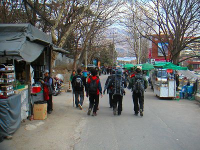 道峰山登山口付近の屋台