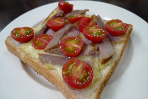 肩ロースハムピザトースト.jpg