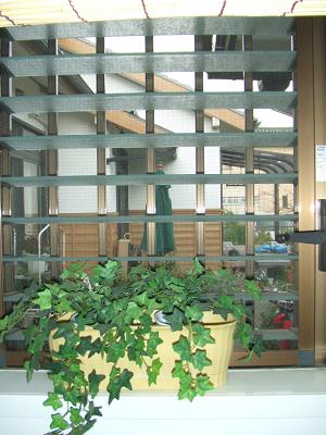 20080801すだれのない風呂の窓の状態2.JPG