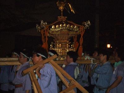 2008080206また別の神輿登場2.JPG