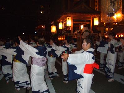 2008080219夜の盆踊り会場2.JPG