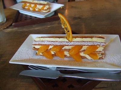 2008080314皆で取り分けたオレンジのミルフィーユ2.JPG
