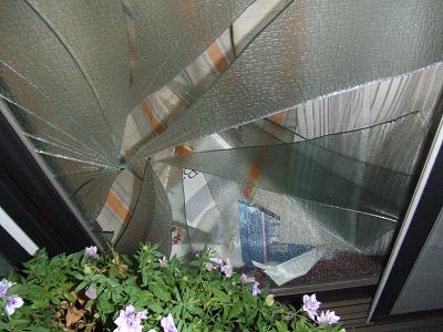 20080809頭でガラスを割ってしまった。2.JPG