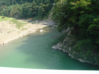 綺麗な川.jpg