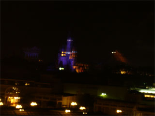 051009hotelnightview.JPG