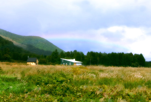 時雨やみ　虹を紡いで　冬支度