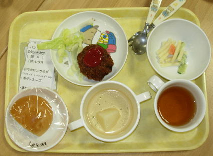 親子教室　給食.JPG