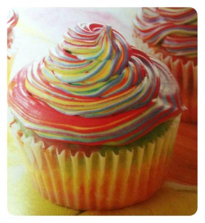 虹色カップケーキ