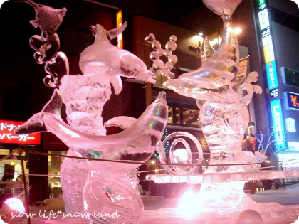 氷の彫刻　イルカ