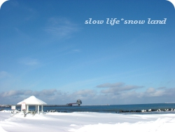 流氷タワーと雪のオホーツク海