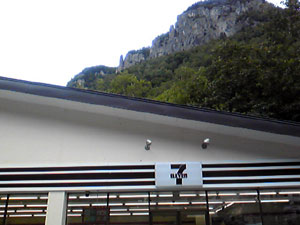 自然に馴染むコンビニ